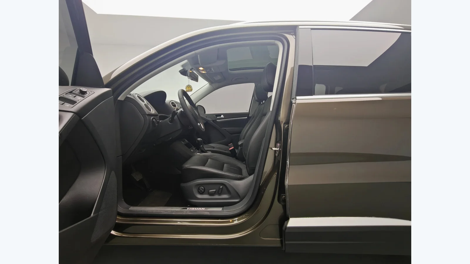 Used Volkswagen Tiguan Photo 11 thumbnail