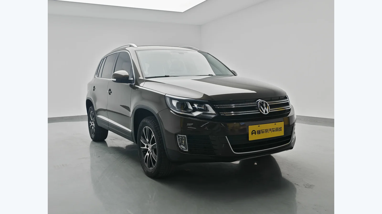 Used Volkswagen Tiguan Rear 45-degree thumbnail