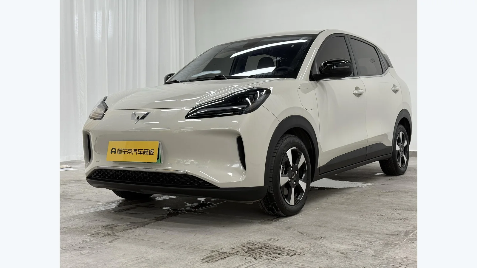 Used Wuling Bingo Plus Front 45-degree reference for China export