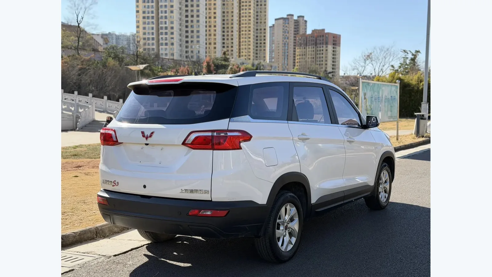 Used Wuling Hongguang S Photo 1 thumbnail