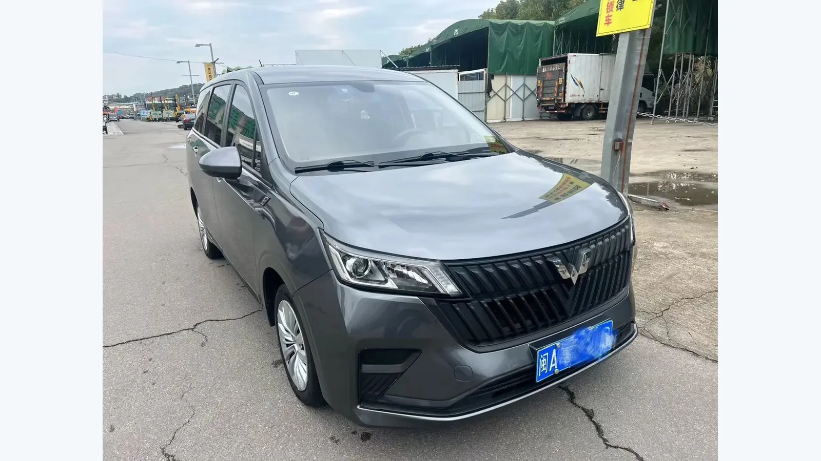 Used Wuling Jiachen Side profile thumbnail