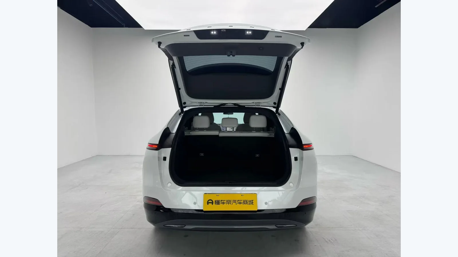 Used XPeng G6 Seats thumbnail