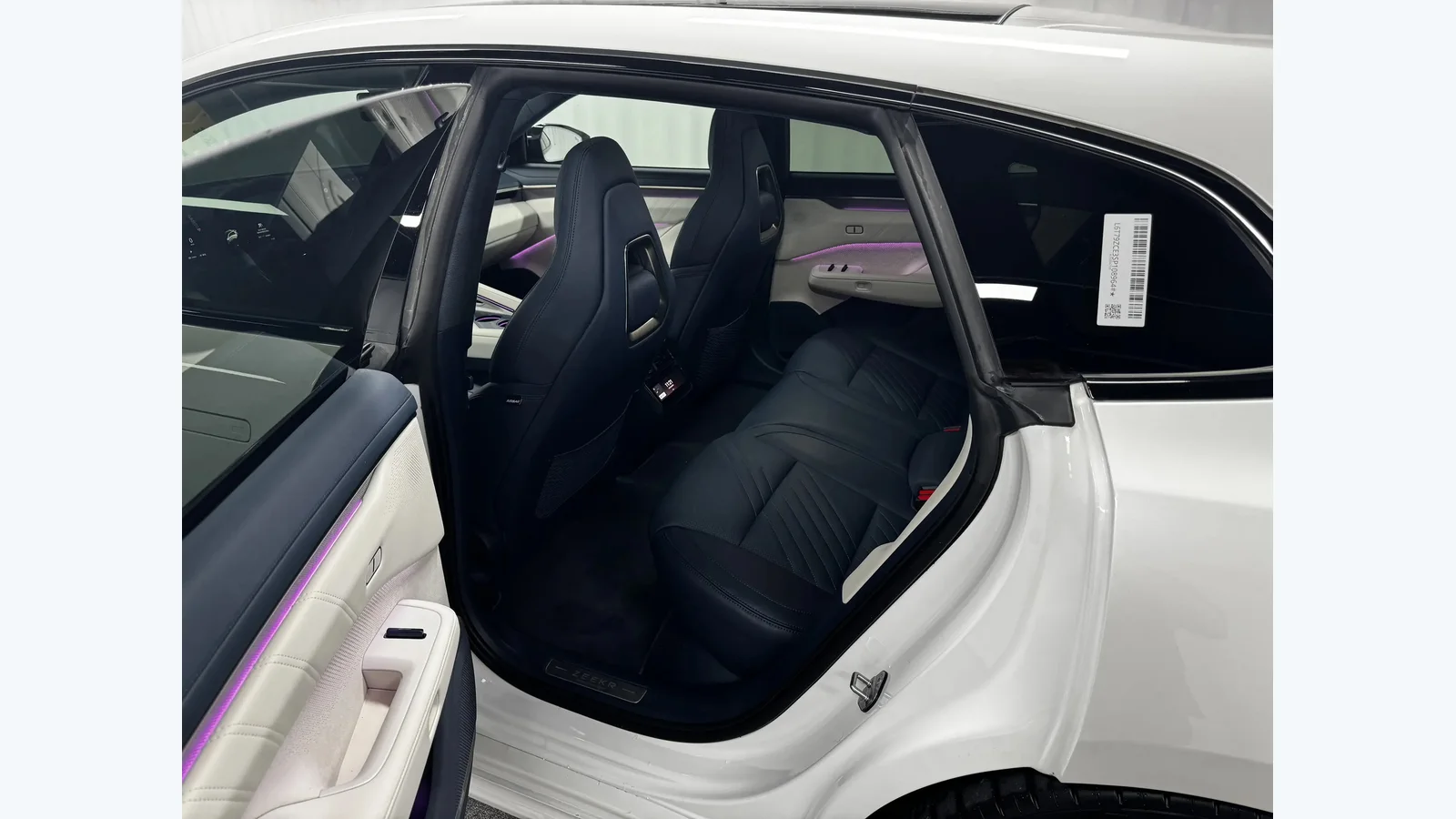 Used Zeekr 001 Seats thumbnail
